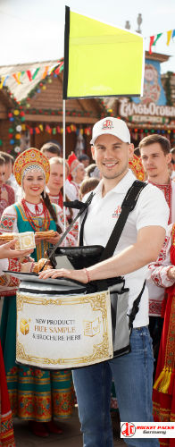 Hawker’s tray vendor at Sydney Opera House outdoor event delivering on-the-go sampling, mobile drink service, experiential marketing, beverage brand promotion, live event catering and consumer engagement during cocktail evening.